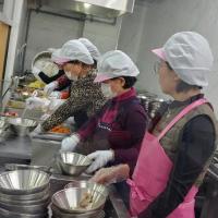 지역 어르신들을 위한 ‘사랑의 점심’ 배식 봉사(11.19)